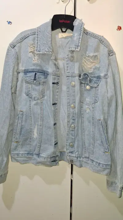 Chaqueta de mezclilla desgastada para mujer - miniatura 3