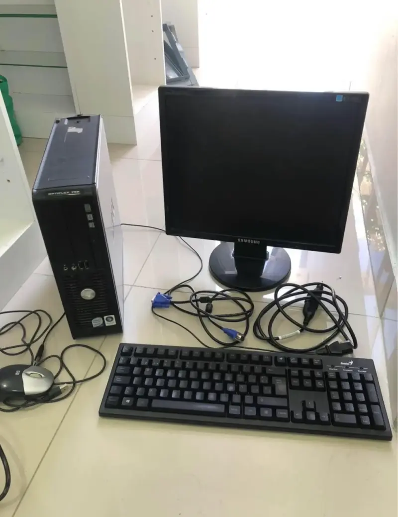 Computador de Escritorio Dell Optiplex 755 con Monitor Samsung