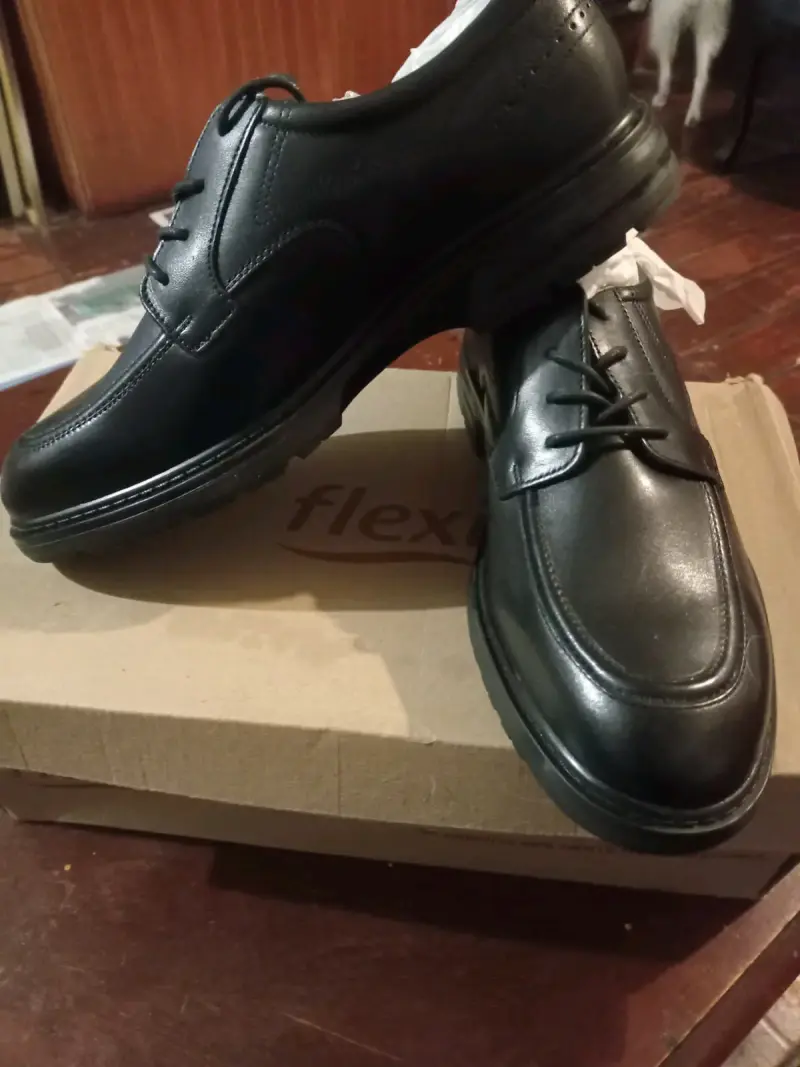 Zapatos de cuero negro Flexi para hombre