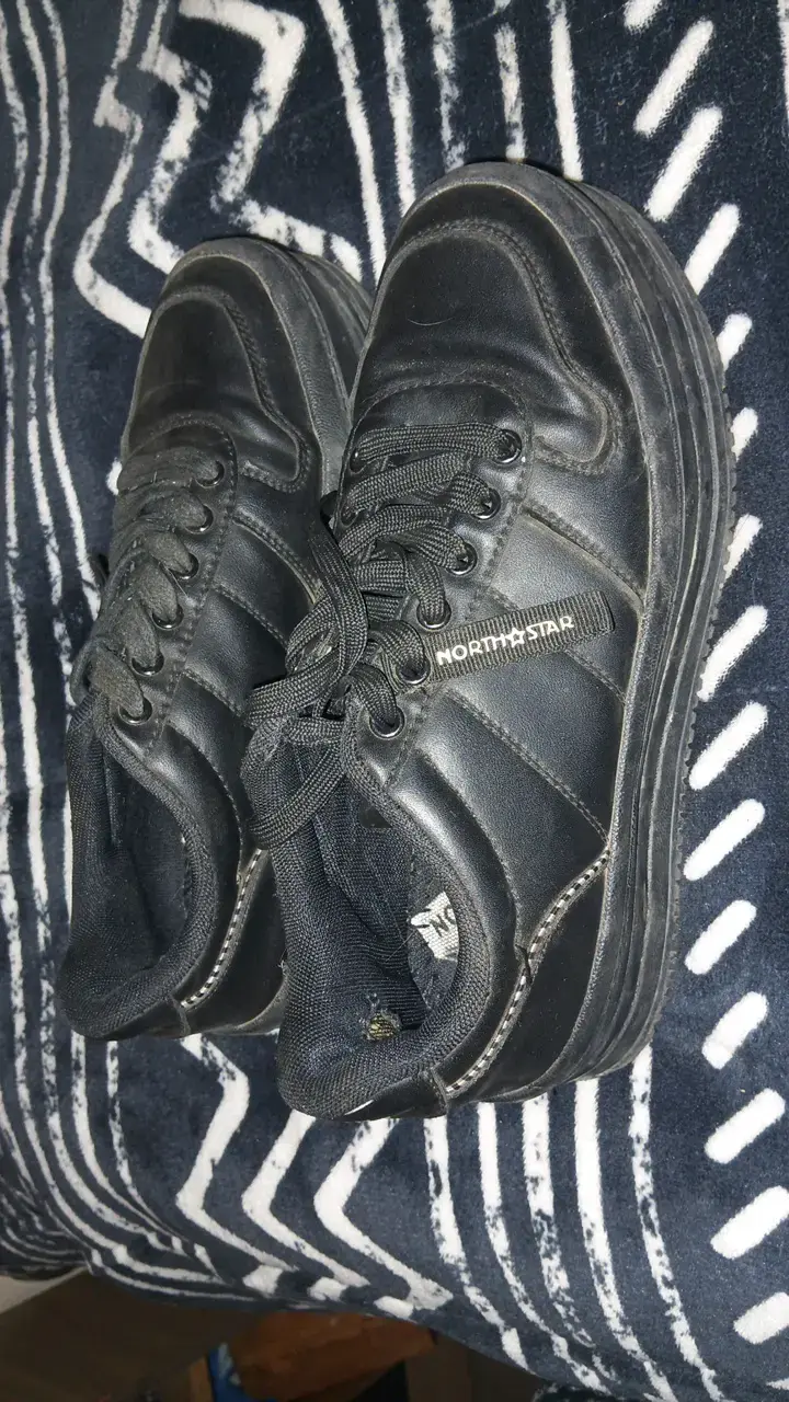 Zapatillas negras North Star en buen estado