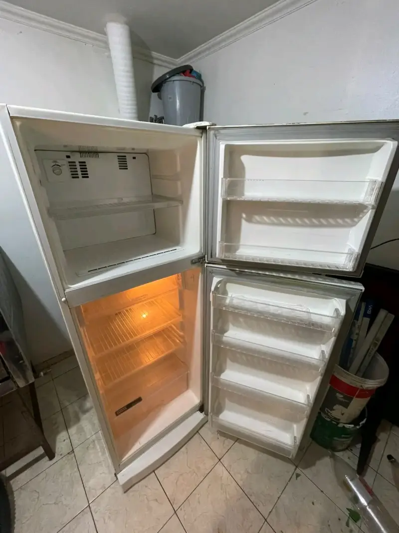Refrigerador de dos puertas en buen estado