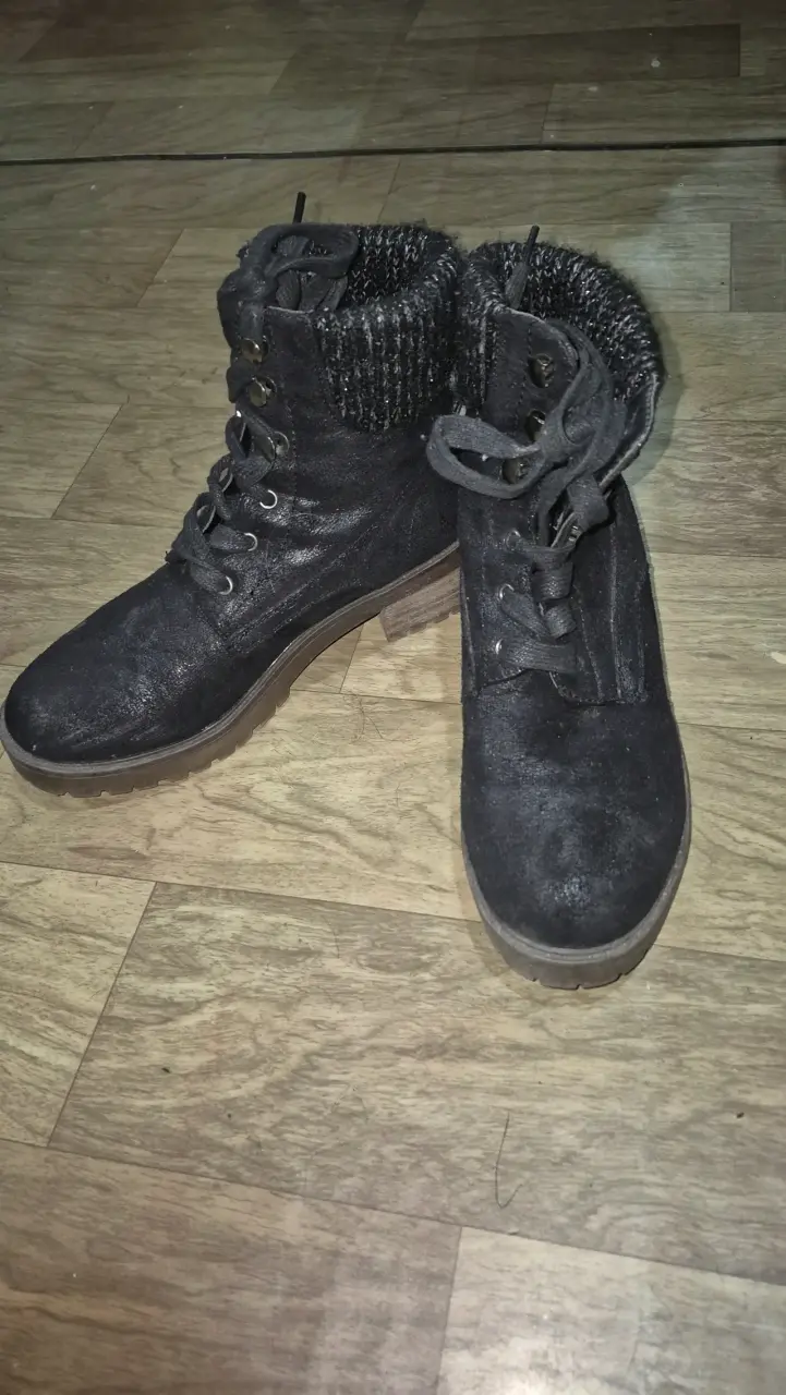 Botines de mujer negros con forro tejido