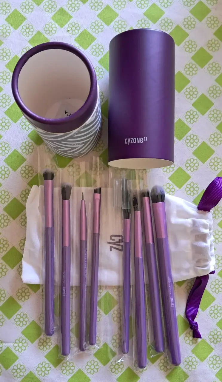 Set de brochas de maquillaje Cyzone en estuche