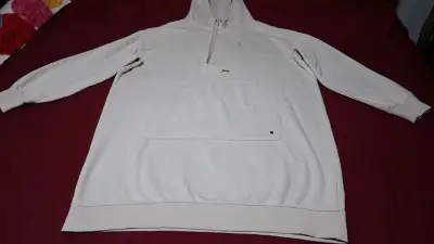 Vestido polerón beige con capucha para mujer - miniatura 2