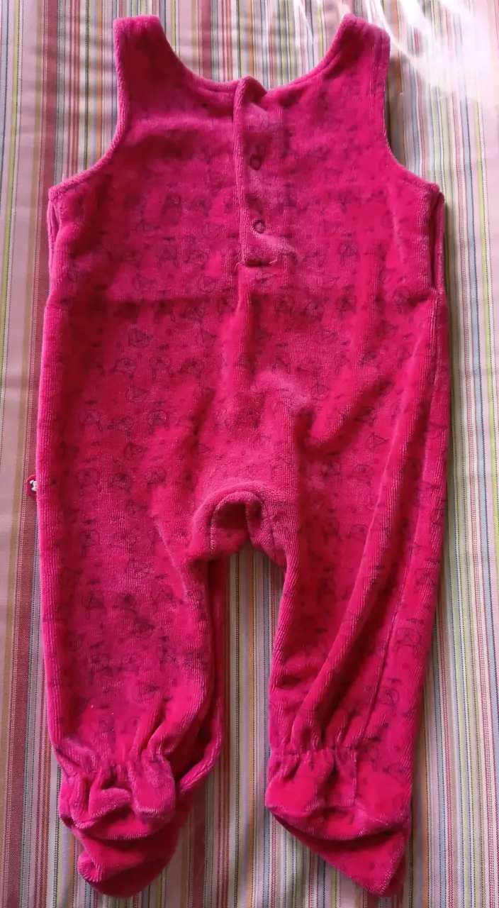 Enterito de bebé rosado con diseño de Pillin - 2