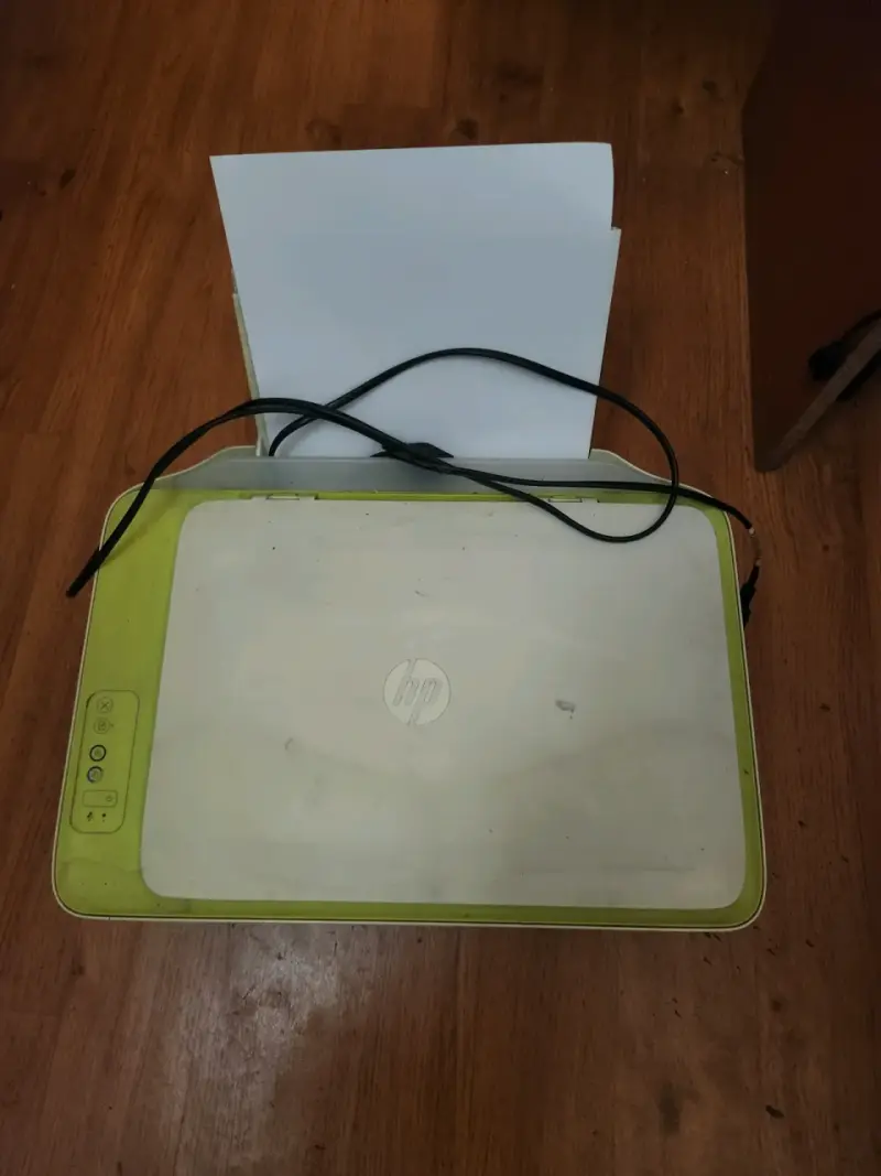 Impresora multifuncional HP DeskJet 2135 usada