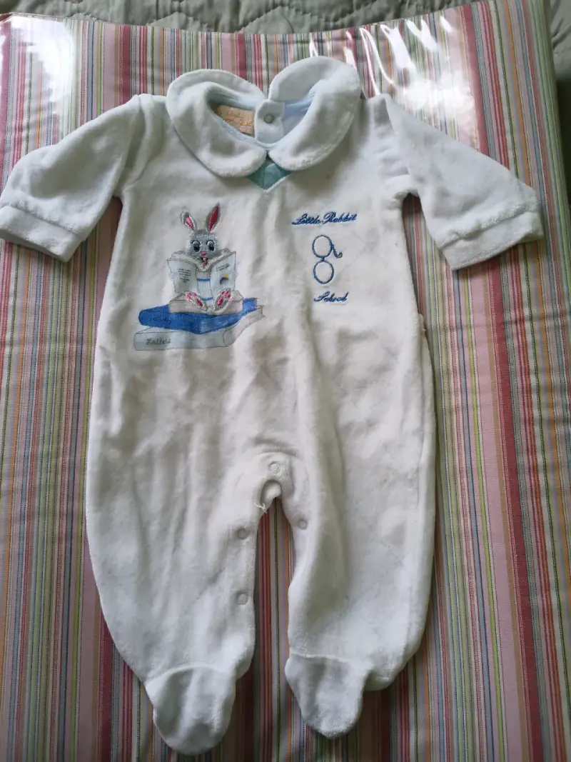 Osito enterito para bebé con diseño de conejo