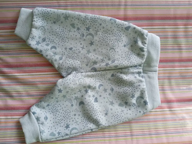 Pantalones de bebé con diseño de estrellas y planetas - 2
