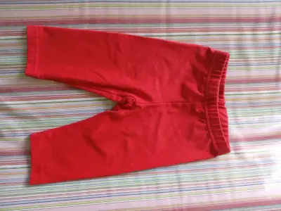 Pantalones cortos rojos para bebé Ficus - miniatura 1
