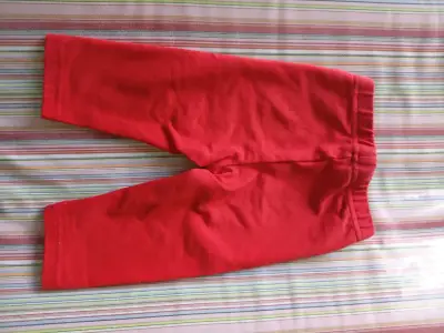 Pantalones cortos rojos para bebé Ficus - miniatura 2