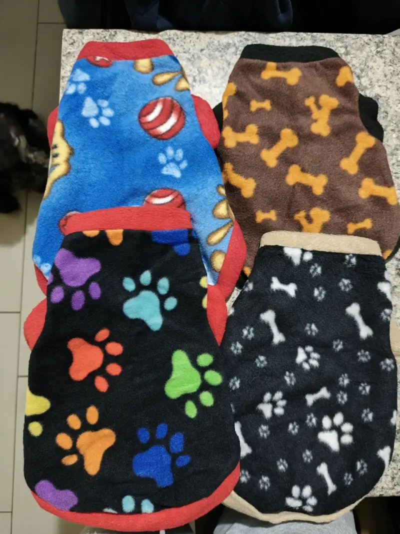 Abrigos de polar para perros con estampados