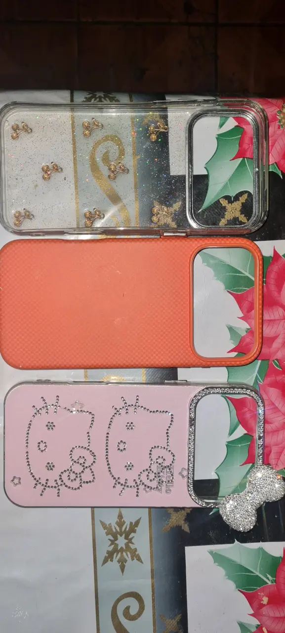 Set de carcasas para celular con diseño Hello Kitty