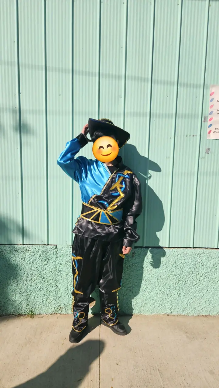 Traje caporal  folclórico azul y negro