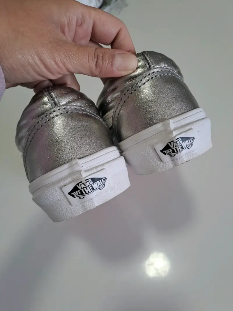 Zapatillas Vans metalizadas para mujer - 4