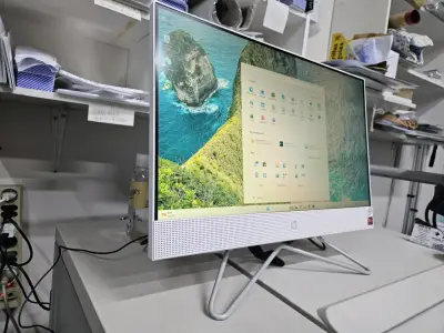 Computador All-in-One HP 24" Ultra HD - miniatura 2