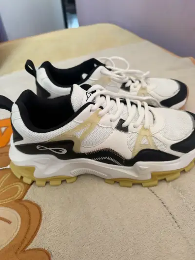 Zapatillas deportivas Furia blancas y negras - miniatura 1