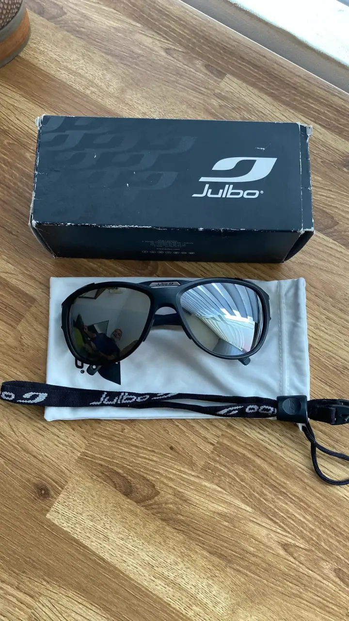 Gafas de Sol Julbo con Estuche y Correa - 2