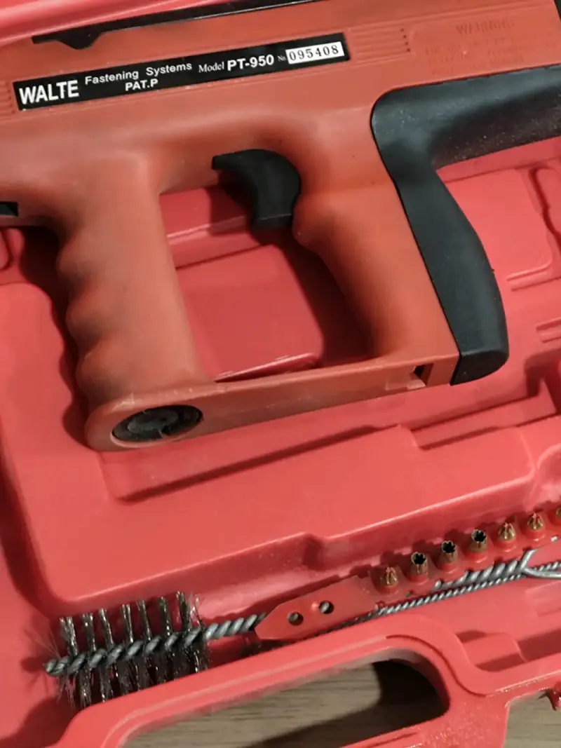 Martillo de impacto Walte PT950 con estuche - 4