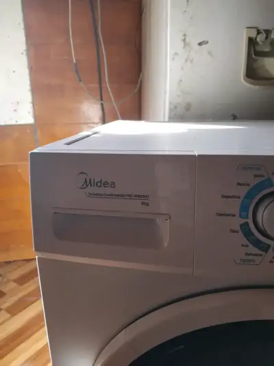 Secadora de condensación Midea 9kg en buen estado - miniatura 1