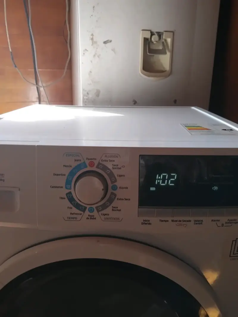 Secadora de condensación Midea 9kg en buen estado - 2
