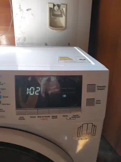 Secadora de condensación Midea 9kg en buen estado - miniatura 3