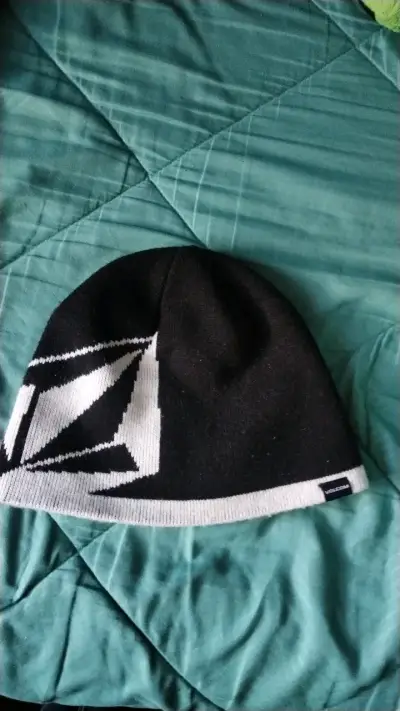 Gorro de lana negro Volcom con diseño geométrico - miniatura 1