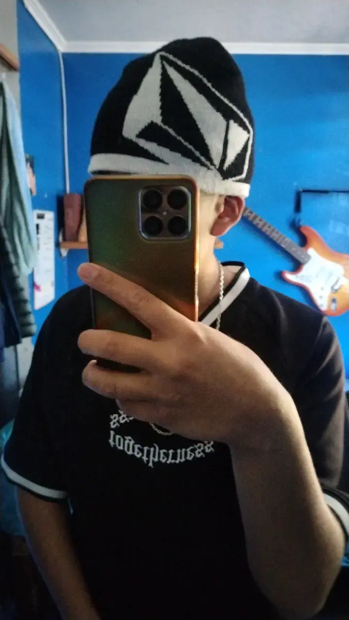 Gorro de lana negro Volcom con diseño geométrico - 4
