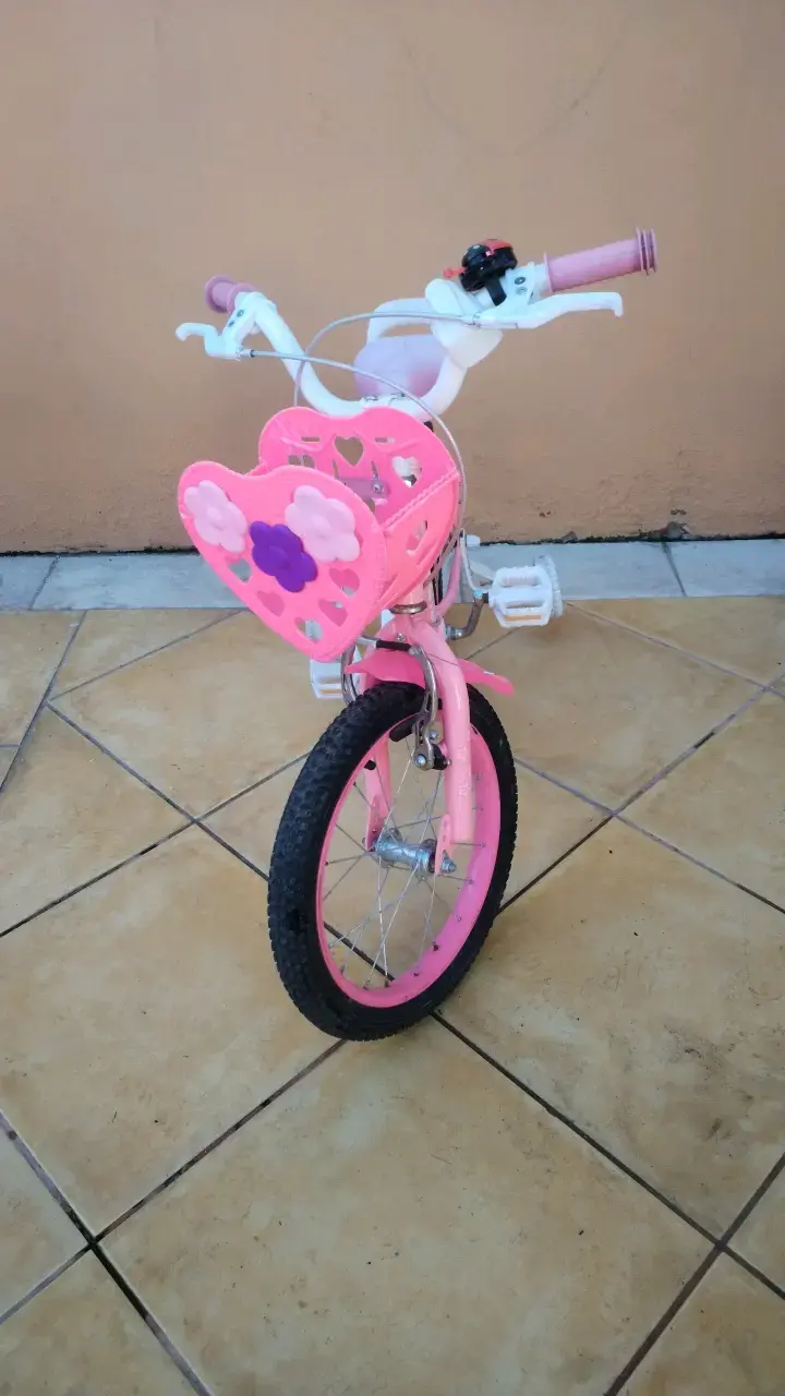 Bicicleta infantil rosa con ruedas de apoyo - 3