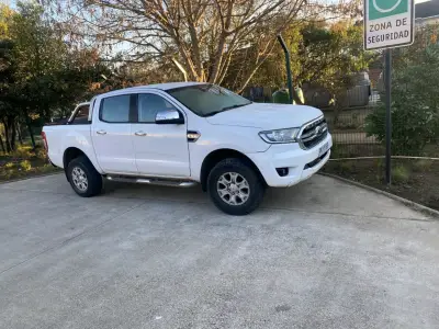 Camioneta Ford Ranger 4x4 Blanca - miniatura 1