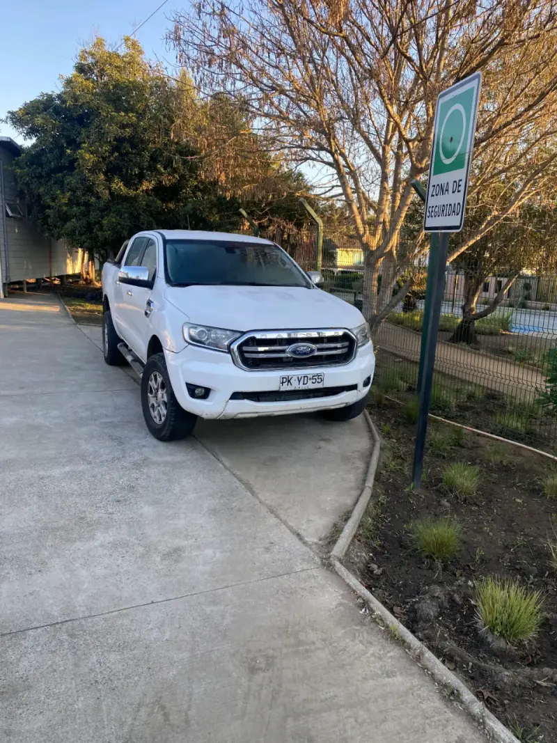Camioneta Ford Ranger 4x4 Blanca - 2