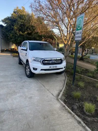 Camioneta Ford Ranger 4x4 Blanca - miniatura 2
