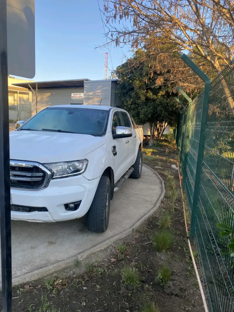 Camioneta Ford Ranger 4x4 Blanca - 3