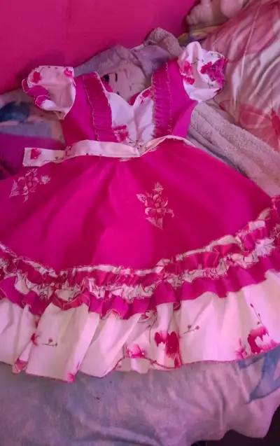 Vestido infantil rosa con volantes y flores - miniatura 1