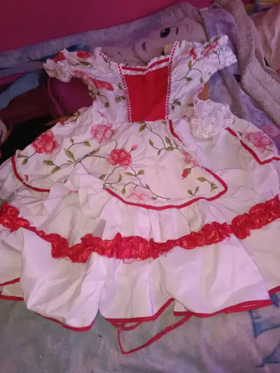 Vestido infantil rosa con volantes y flores - miniatura 6