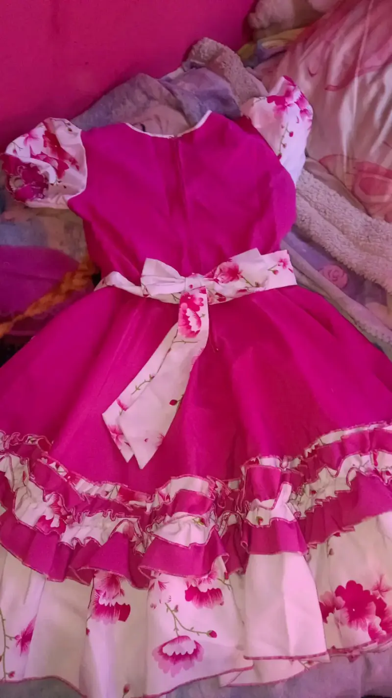 Vestido infantil rosa con volantes y flores - 8