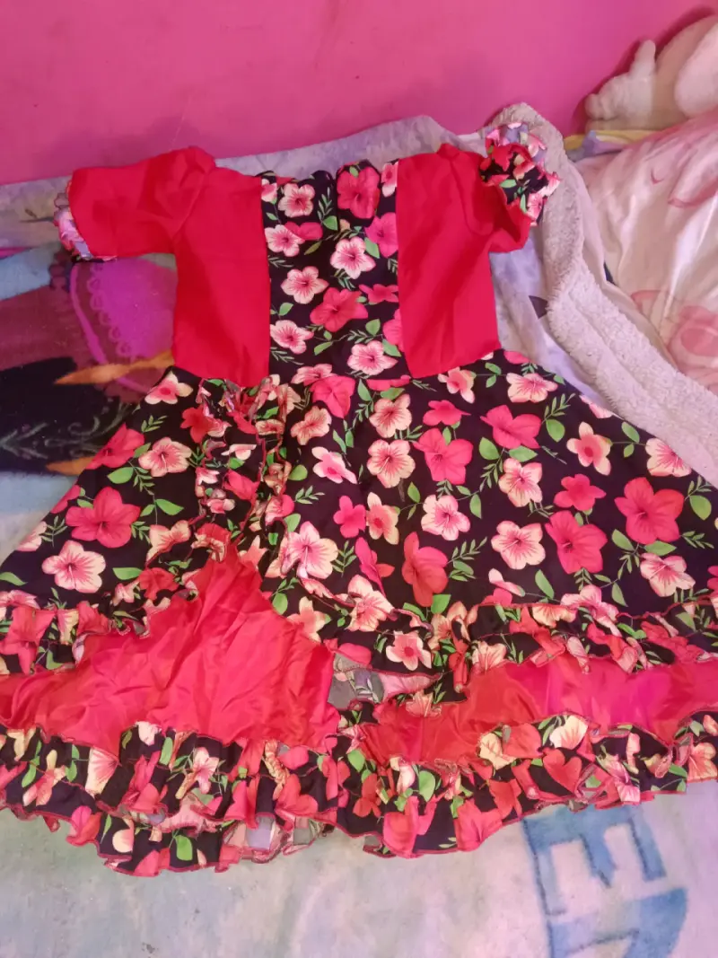 Vestido infantil rosa con volantes y flores - 11