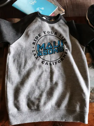 Polerón Maui & Sons gris y negro - miniatura 1