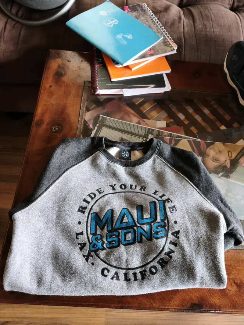 Polerón Maui & Sons gris y negro - 2