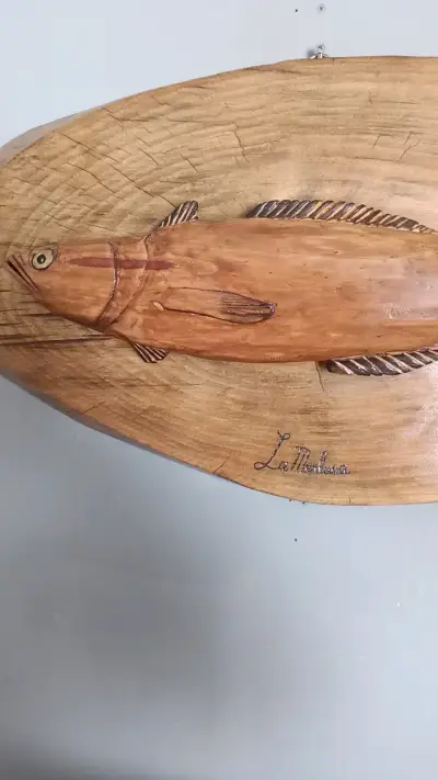 Escultura de pez tallado en madera - miniatura 3