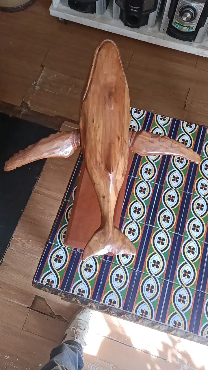 Escultura de ballena en madera tallada - 4