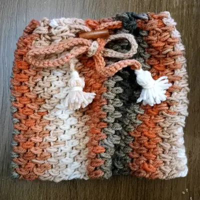 Set de gorro y cuello tejido a mano multicolor - miniatura 1