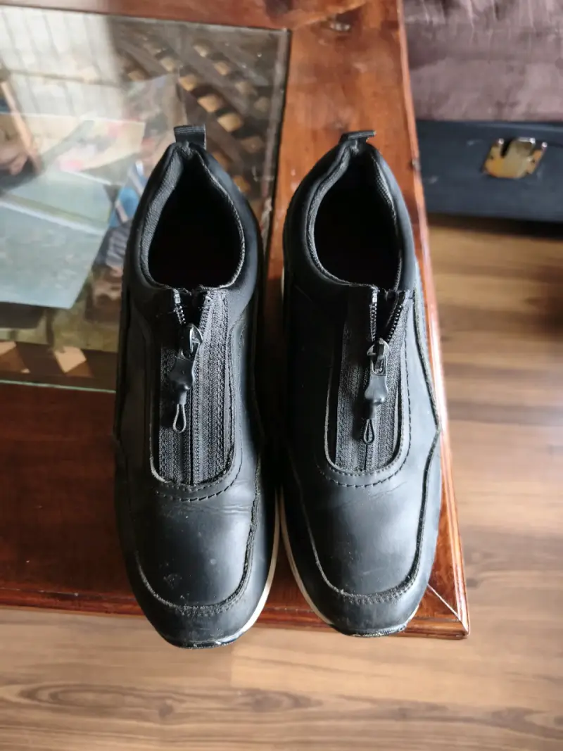 Zapatillas deportivas negras con cierre - 4