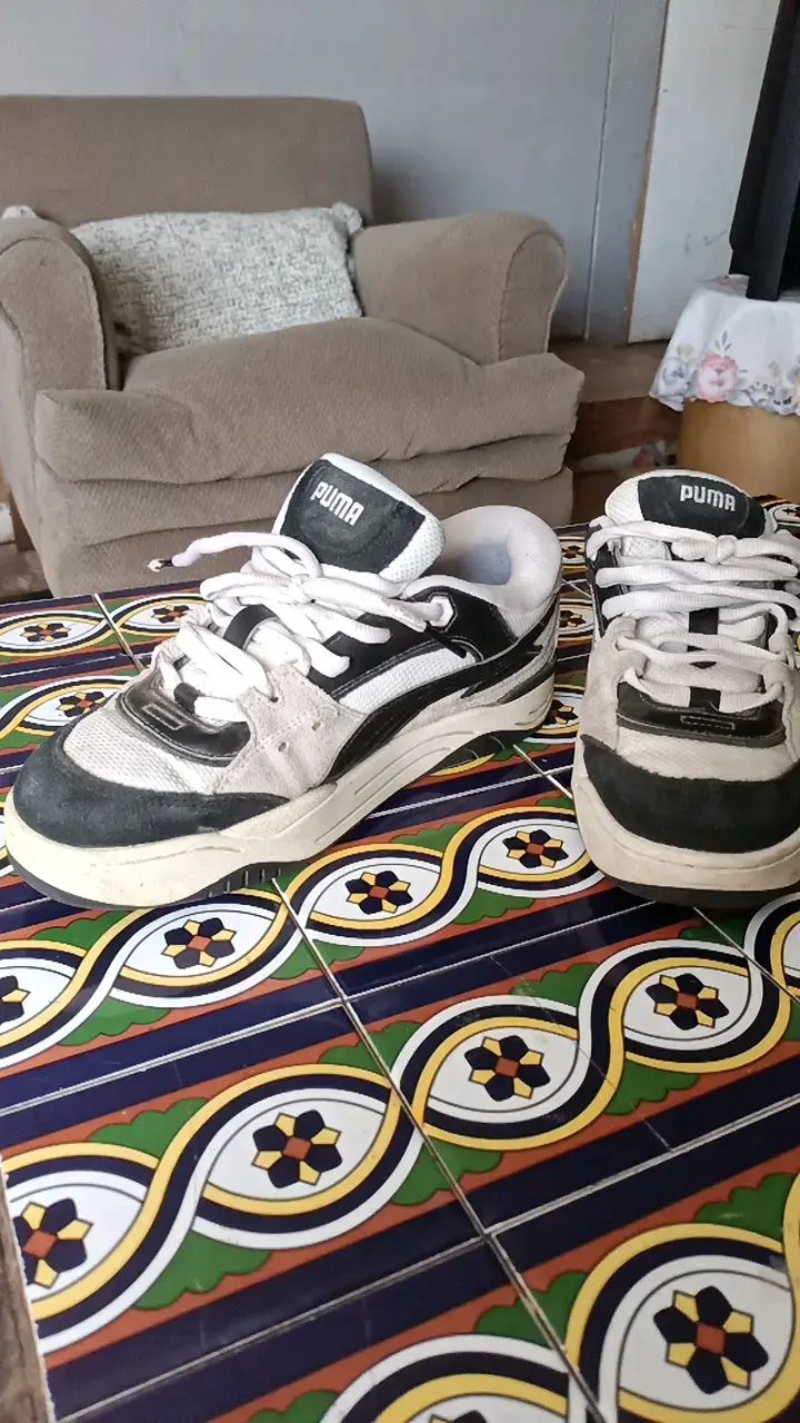 Zapatillas deportivas Puma blancas y negras - 2
