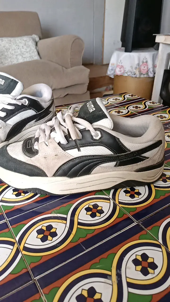 Zapatillas deportivas Puma blancas y negras - 3