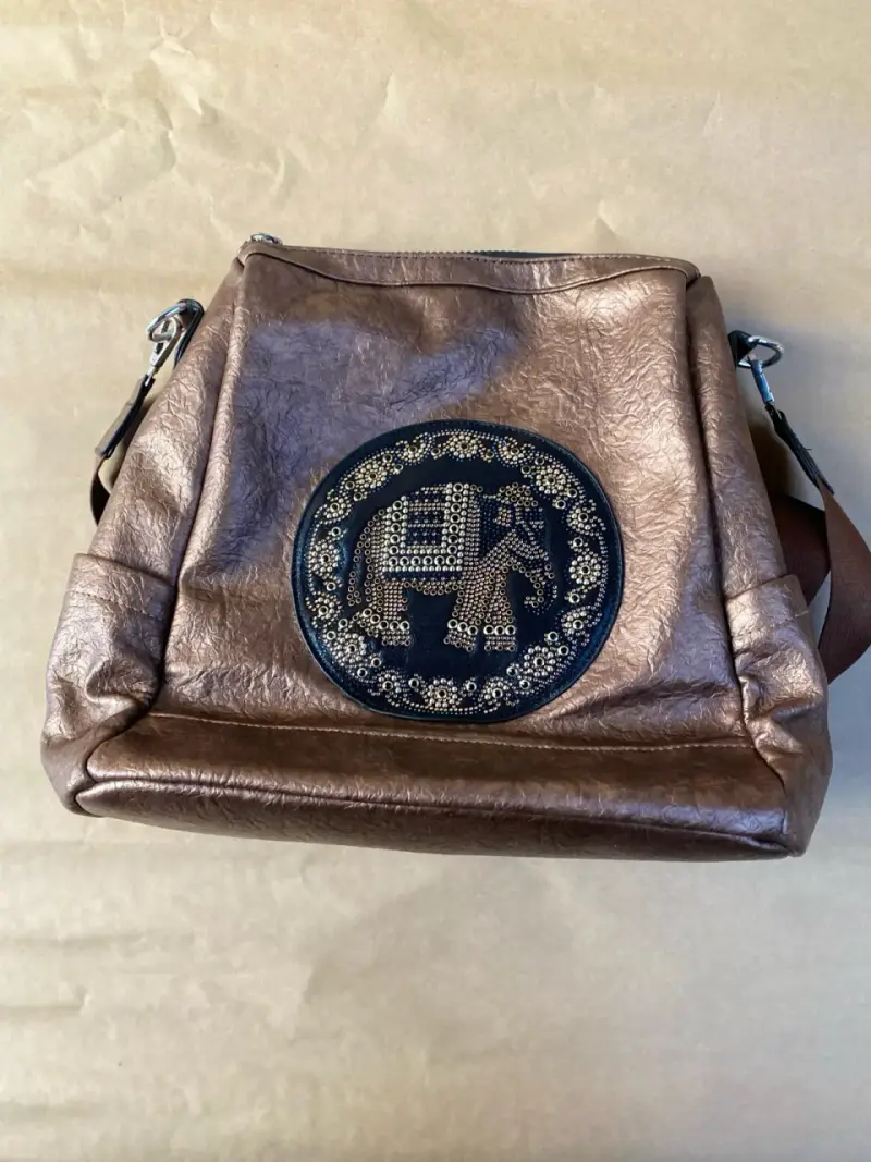 Mochila de cuero sintético con diseño de elefante - 3