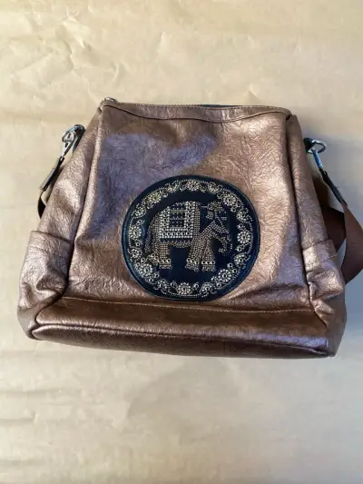 Mochila de cuero sintético con diseño de elefante - miniatura 3