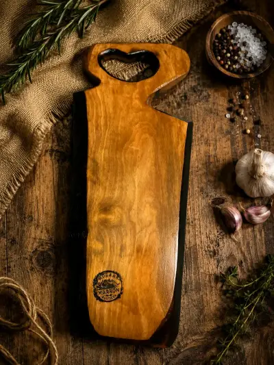 Tabla de cortar rústica de madera con diseño único - miniatura 1