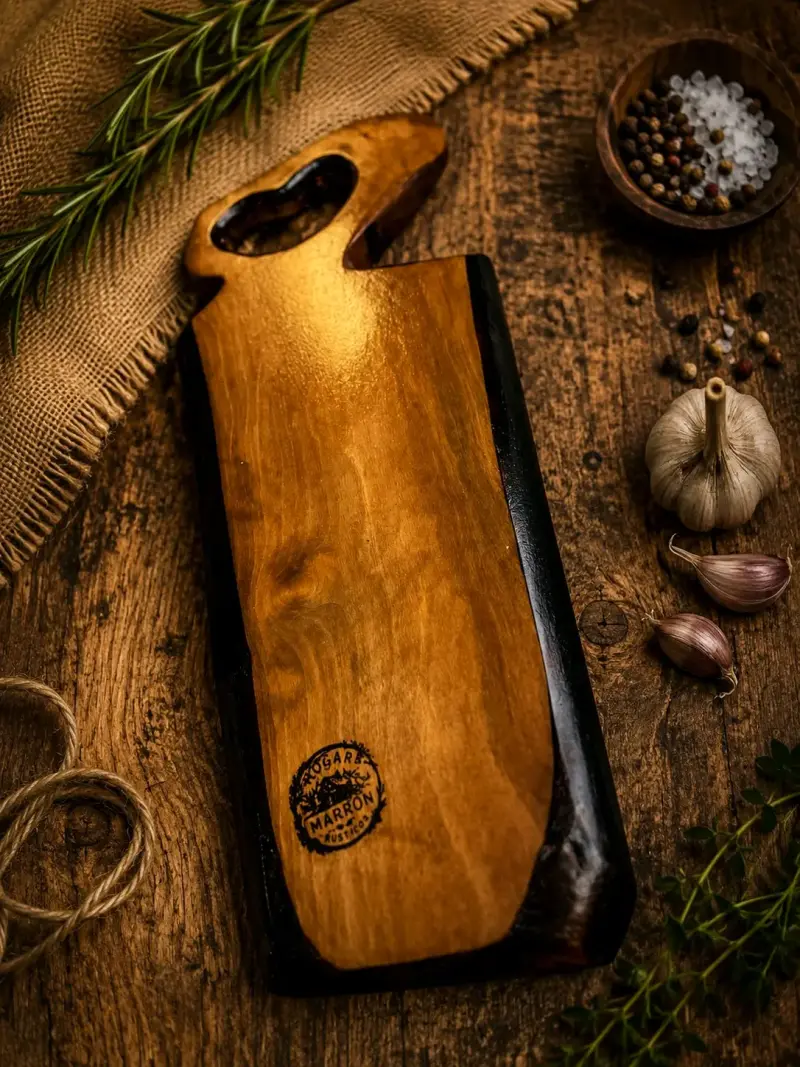 Tabla de cortar rústica de madera con diseño único - 2