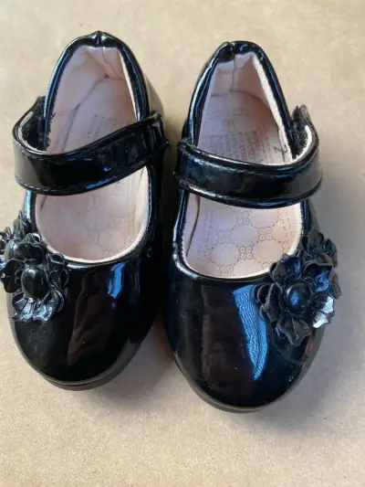 Zapatos de charol negro - miniatura 1