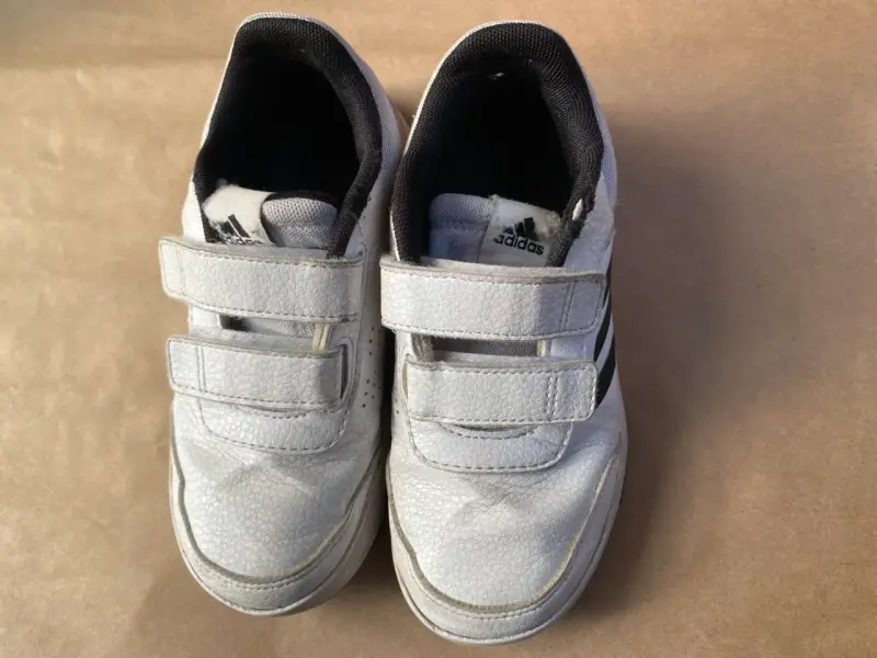 Zapatillas deportivas blancas para niños Adidas con velcro - 2